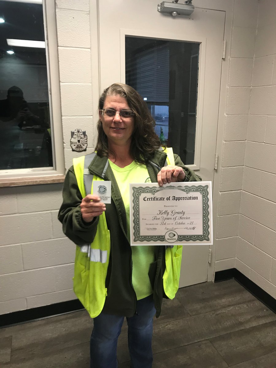 TrancoLogistics's tweet photo. This week we are recognizing TWO outstanding employees for 5 years of service. Thank you for all that you do!

Pictured: 
Jeremy Payne - Volkswagon Division
Kelly Grasty  - Warehousing

#ThankYou #WorkAnniversary https://t.co/jHvJh8kBrG