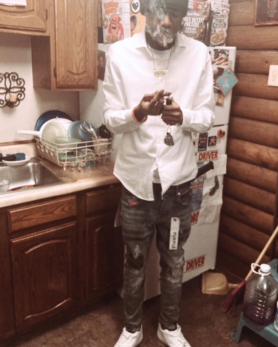 ItsBossLuckk's tweet photo. Look MonTee we dressed nice 4 u kid again I’m sorry 4 this shit happening 2 u 😔🔒 https://t.co/mh7PxDkXWw