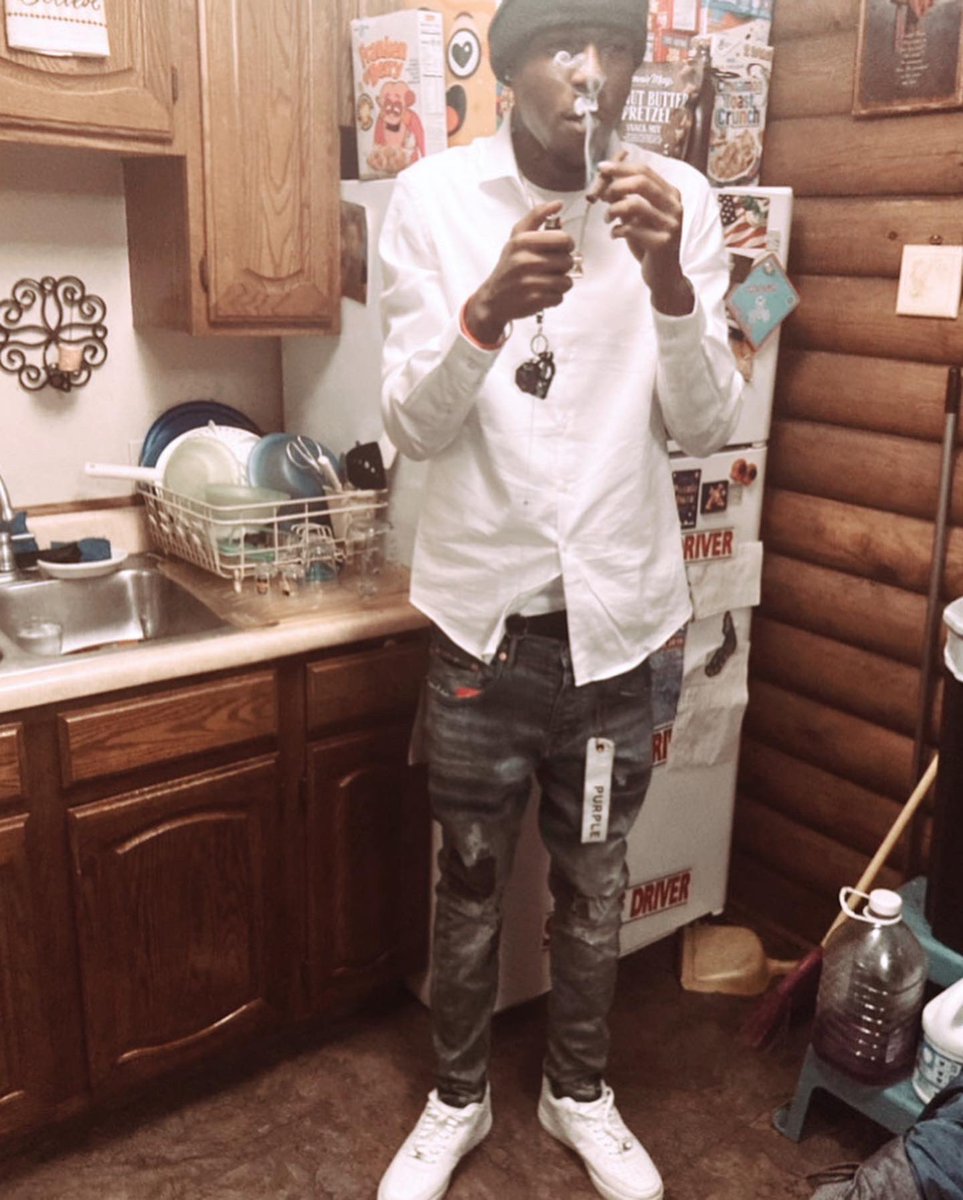 ItsBossLuckk's tweet photo. Look MonTee we dressed nice 4 u kid again I’m sorry 4 this shit happening 2 u 😔🔒 https://t.co/mh7PxDkXWw