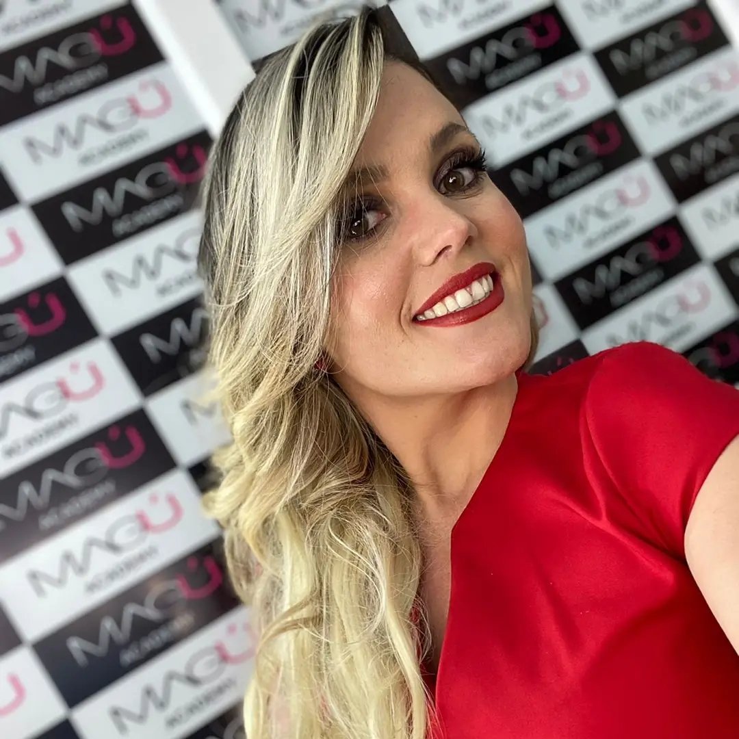 La belleza de la mujer debe ser admirada por su autenticidad y humildad.
Grabación espectacular como estrategia de venta junto a MAGÚ MAKE UP y la Presentadora de Televisión #AlissonCorral y la brasilera #Merylene
#CreamosValorATuMarca #Fotografía #Video #Streaming