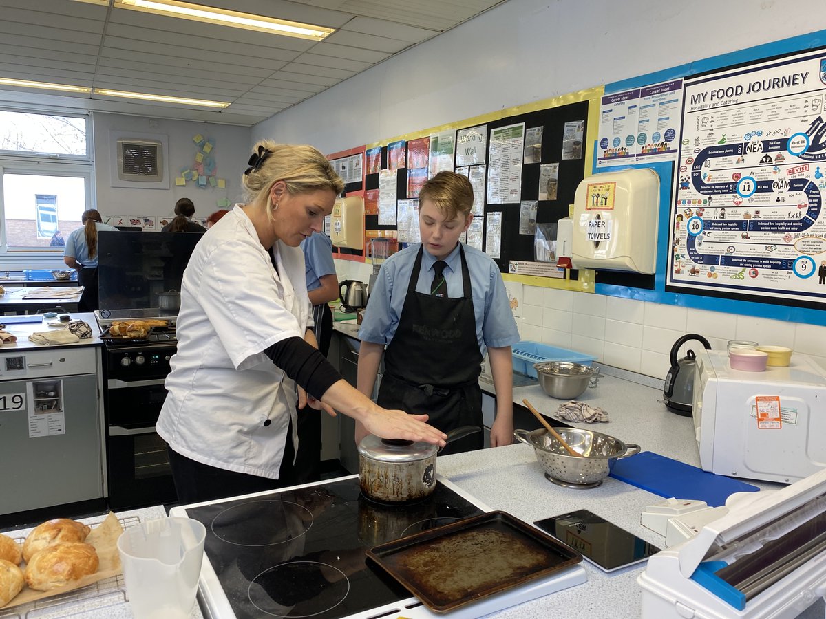 WarblingtonSch's tweet photo. Mussels served with freshly made bread! Fantastic work today Year 10 and 11! #fishheroes @FoodTCentre @mjseafood https://t.co/53Wf1S7d5J