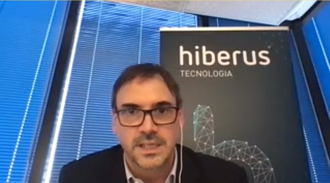 Hiberus's tweet photo. David Torres, Director Ejecutivo de Hiberus Media Labs, agradece al equipo organizador y a los ponentes de la jornada.
Además introduce Xalok, el CMS que utilizan los grandes medios de comunicación participantes hoy. #itmediaday https://t.co/aF3vt3vrQt