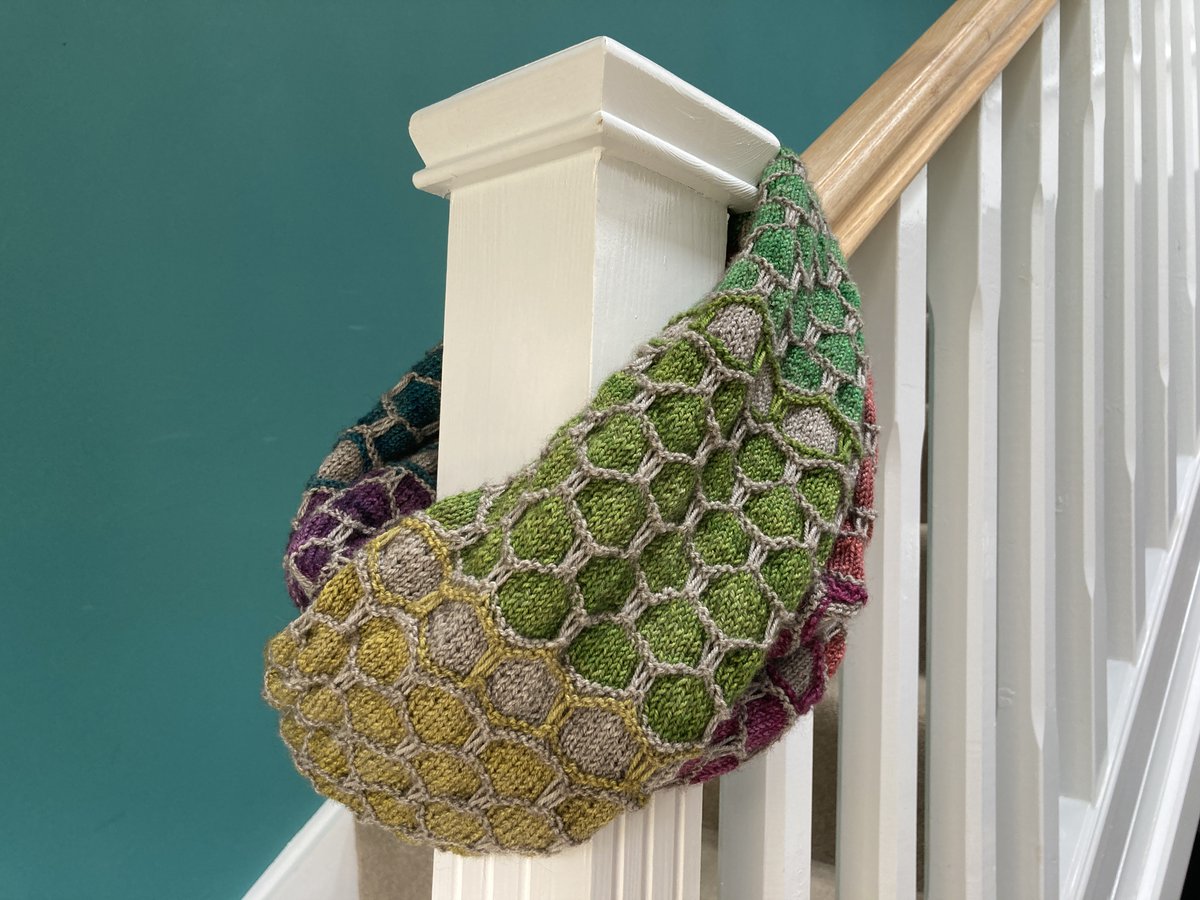 BLKnitting's tweet photo. Introducing the Honeycomb Cowl pattern! 
Yarn: 4ply/fingering weight. 100g in main colour, 200g in contrasting colours. 
Visit the Bloomin' Lovely Knitting website for more info and to purchase!! 
https://t.co/v7rCMnqcWu https://t.co/oKbbsIOtOv
