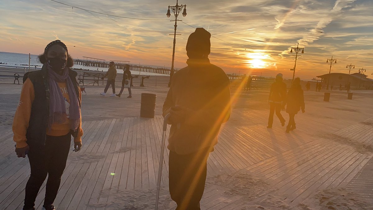 MikeBrundidge's tweet photo. @glennEmartin Someone who were released after 33 yrs of incarceration . Seeing the sunset was what he wanted to see https://t.co/H9iuQVwj2E