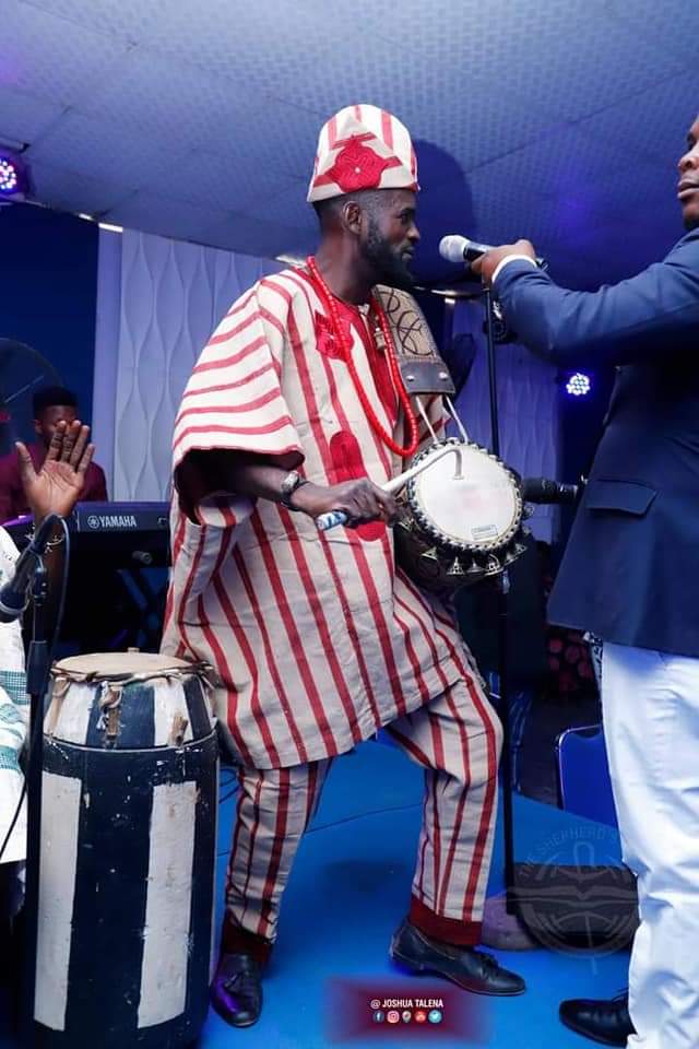 Nifeh_Ofi's tweet photo. Just one creative way you can incorporate our asookes in your designs. We make quality 💯
#Trad #asooke #fashion https://t.co/o9wrUHyAkg