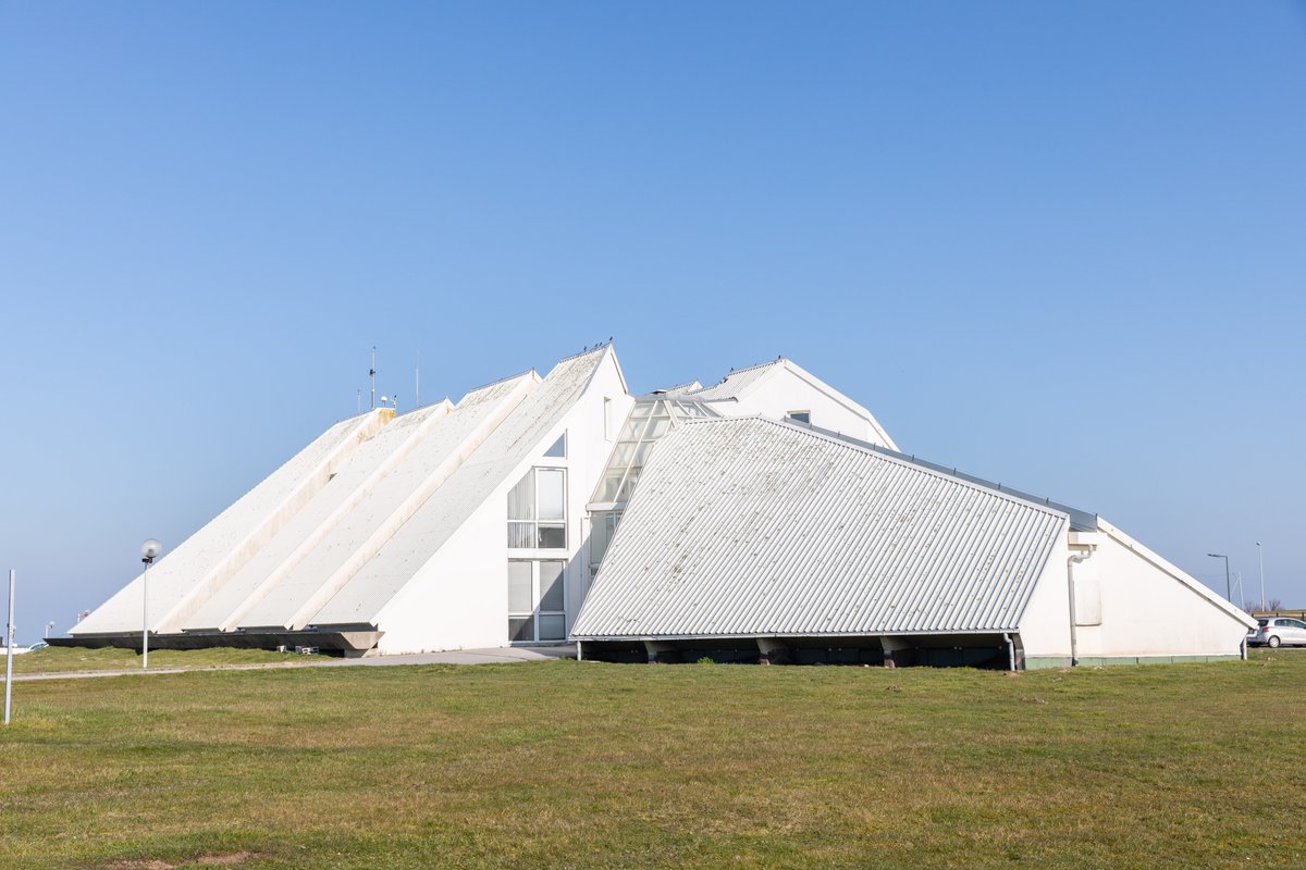 leCotentin's tweet photo. Pour affirmer l'identité maritime du territoire, @lecotentin consacre 5,4M€ à la rénovation d'#Intechmer, cet établissement d’enseignement supérieur du #Cotentin dédié aux sciences et techniques de la mer. Les nouveaux locaux seront accessibles aux étudiants en 2025 ! #formation https://t.co/SEjTXLjGK6