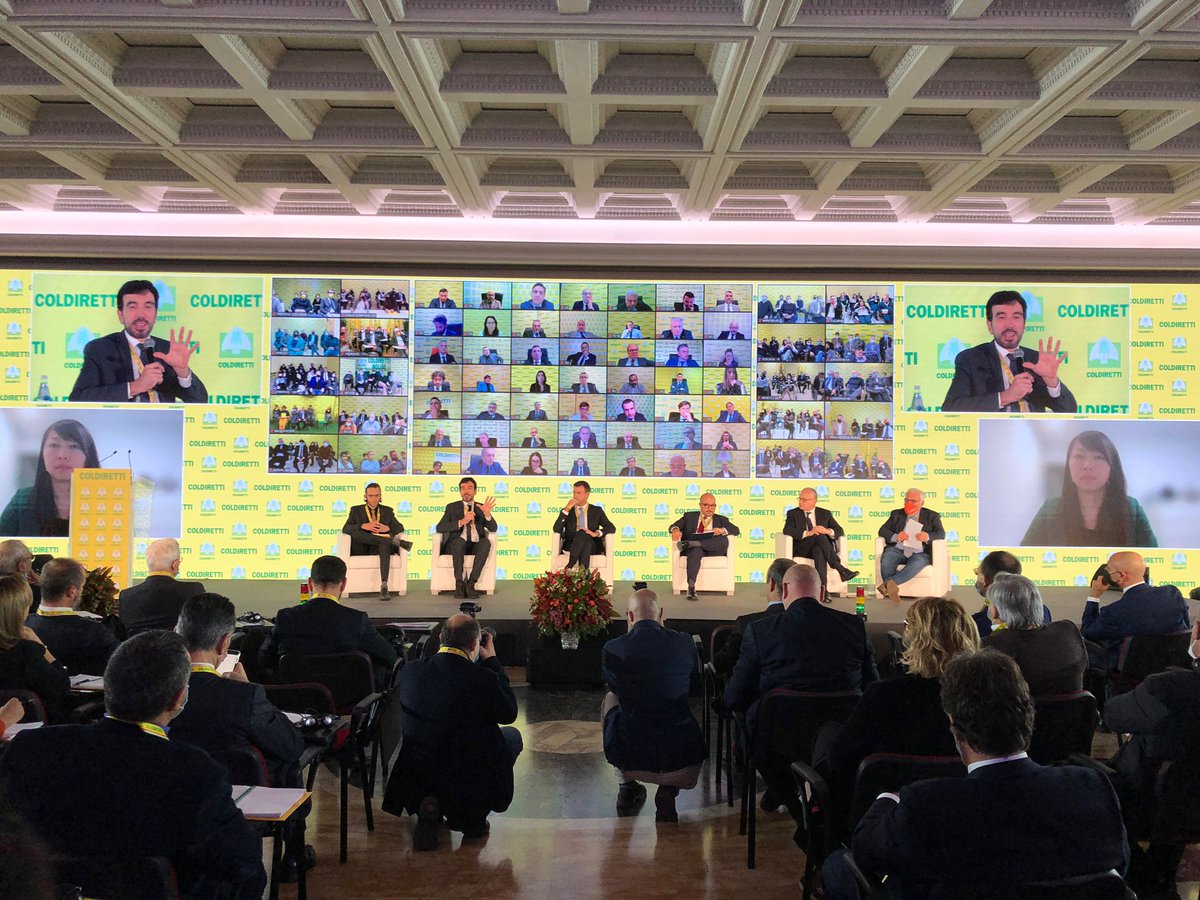 Ambrosetti_'s tweet photo. .@maumartina @FAO sullo scenario mondiale dei Farmers Market al #forumcoldiretti21
@coldiretti https://t.co/caJ0oPCUMP