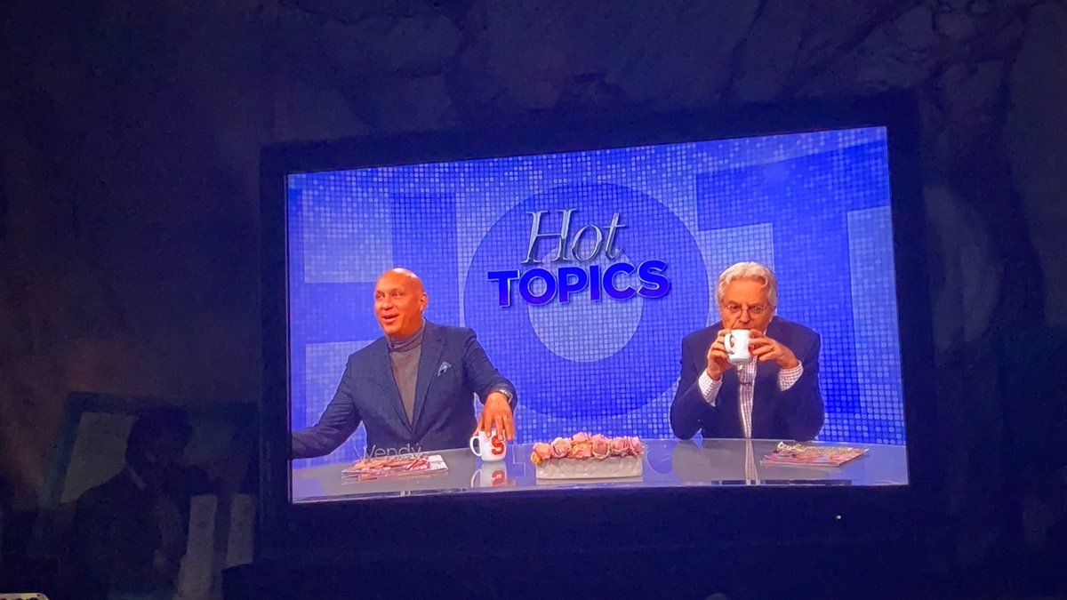 I love #media and these two are media kings!   @jerryspringer @stevewilkos  @JudgeFaith WHAT THEY GOT ONE OF MY FAVORITE JUDGES COMING UP!!?!?? @WendyWilliams get better soon lucky I was off work today for  maintenance appointments lol #wendywilliams #daytimetv #queen #teamwendy