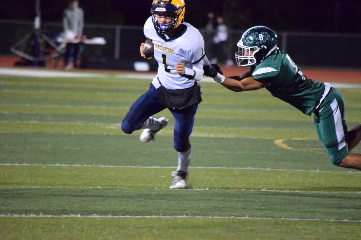 HHS_Mustangs_FB's tweet photo. Defensive Mustang of the Week:

#8 OLB/TE 
Soroosh Bevalian (Sr)
@SBevalian 

- 9 Total Tackles, 3 TFL and 4 QB Hurries https://t.co/E8AHIIO5Ld
