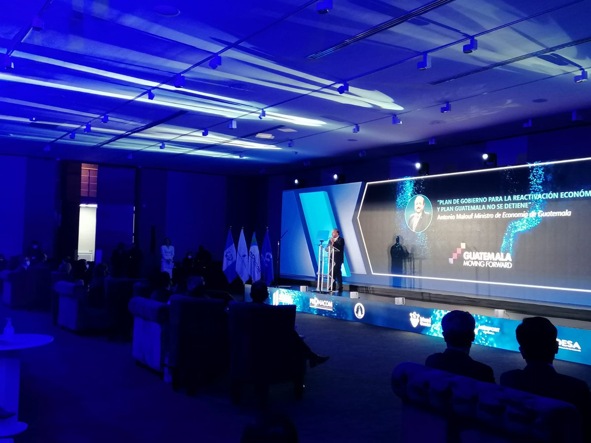 AGEXPORTGT's tweet photo. El ministro de economía @MaloufTony habla de la importancia de impulsar exportaciones y generar empleo a través de la inversión extranjera en el evento #InvestInGuatemala #MovingForwardGT #guatemalanosedetiene https://t.co/mW5I2W64H2