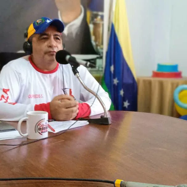 AlcaldiRGElorza's tweet photo. Celebración del 4to. Aniversario del Programa radial "Solfredis en Contacto con su Pueblo"dirigido por el alcalde de Rómulo Gallegos @SolfredisPSUV en su edición número #174, transmitido desde el Salón Hugo Chavez de la Alcaldía Bolivariana de Rómulo Gallegos. https://t.co/p037rTvahI