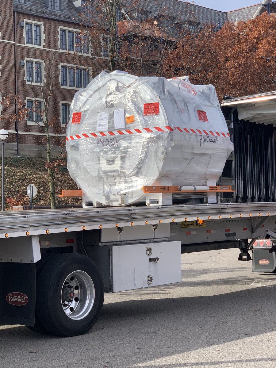 Brand new GE MR scanner arrives today for on #UC campus cutting edge imaging for our athletes <a href="/GoBearcatsSM/">UC Sports Medicine</a>  at UC Health Varsity Village Imaging Center. #GoBearcats
