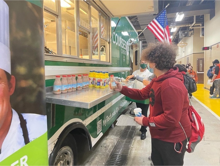 WCC_Warren's tweet photo. One of the highlights of the Culinary & Hospitality Career Day was a tour of the Ivy Tech food truck. Students also picked up free milk and cookies along the way! #walkerweek #careerday https://t.co/g9FkSOeVCm