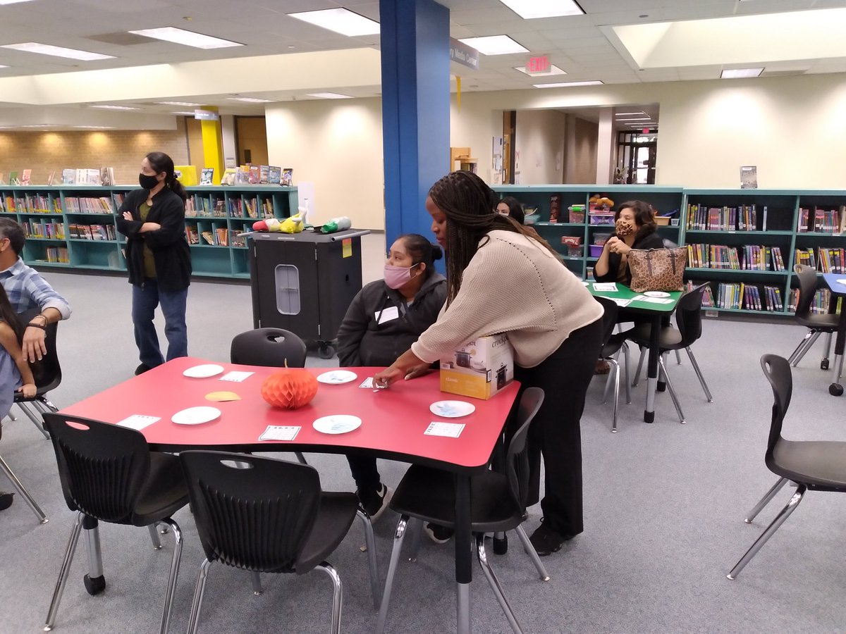 KDavis_5K's tweet photo. Our wonderful AP's @CollinsGreenAP and @HolmesBooneAP getting in on the Family Engagement Week fun! #boonebearbingo @FamilyCenter8 @Alief_Fame @AliefISD https://t.co/pVwB4T4V7K