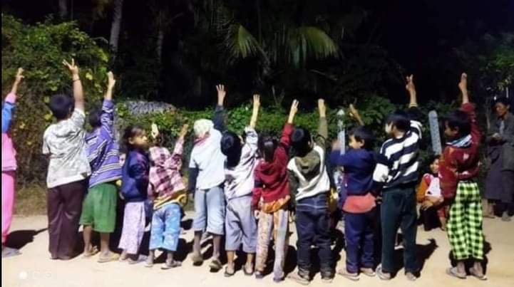 b3rry_y's tweet photo. Tangse Night Strike protested by raising three fingers salute to throw out the military dictatorship.

LEGALIZATION OF NUG  
#WhatsHappeningInMyanmar
#Nov18Coup https://t.co/sHmdowNWnA
