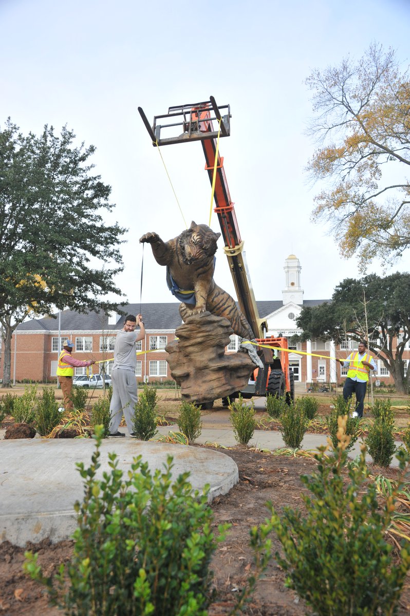 Grambling1901's tweet image. It was on December 4, 2013 that our famous Eddie The Tiger statue arrived.  Eddie has since become one the of the most recognized statues on Grambling's campus and has taken thousand's of pictures with GSU students.  Show us your photo's with our beloved Eddie The Tiger.