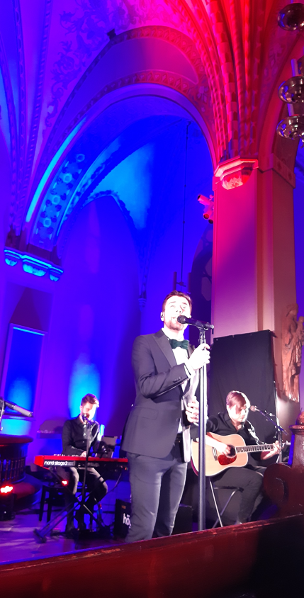 Liisarri's tweet photo. Iso kiitos #vantaansote eilisestä Antti Ketosen joulukonsertista Vantaan Pyhän Laurin kirkossa! https://t.co/DE1vFYR4T6
