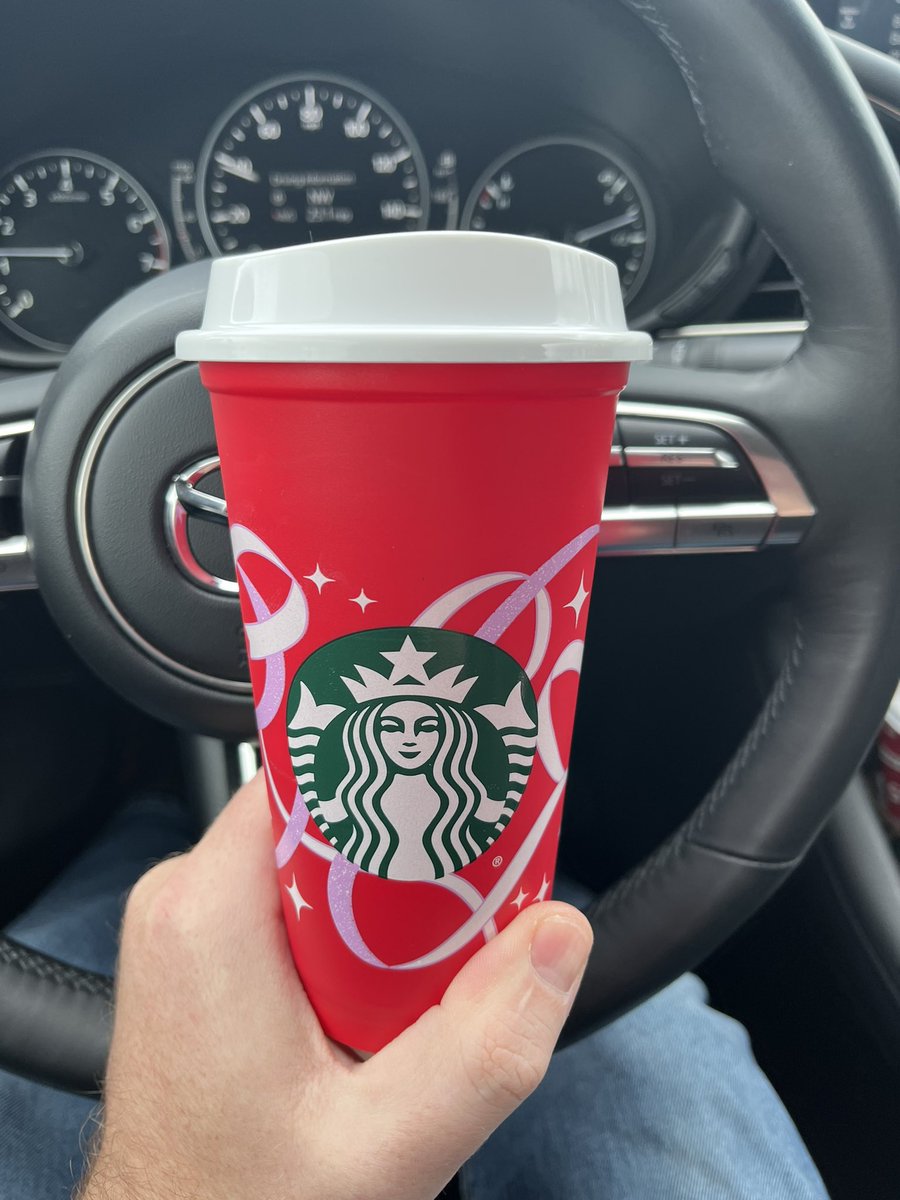CMLegend18's tweet photo. Today is re-usable holiday red cup day #starbucksredcup https://t.co/CkRYKeq6QK