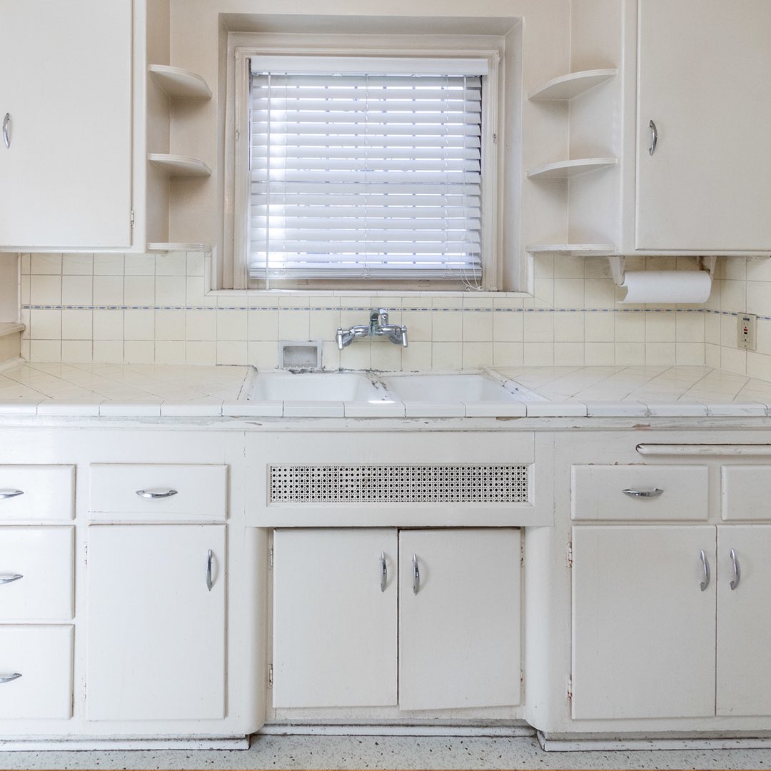 ✨ 𝑵𝒆𝒘 𝑳𝒊𝒔𝒕𝒊𝒏𝒈✨
🔨Opportunity knocks for owner/user or investor. Castle Heights fixer with great bones on a 7,644 s.f. lot. 4bed/2bath. $1,295,000

📍3033 S. Canfield
     Los Angeles, CA 90034

🏡OPEN HOUSE 11/21 (1-4pm)

#openhouse #newlisting #realestate