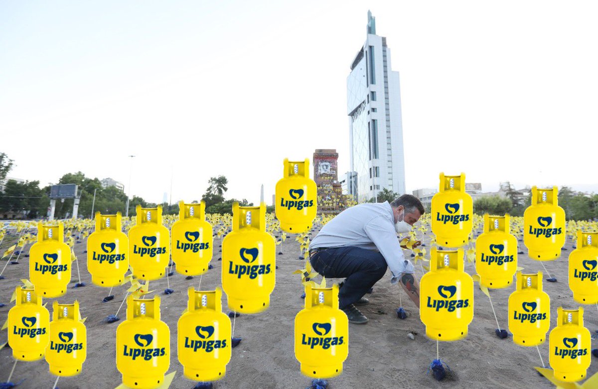 " CUANDO TE SIENTAS SOLO RECUERDA A SICHELL SOLO , TRISTE Y ABANDONADO EN PLAZA DE LA DIGNIDAD "