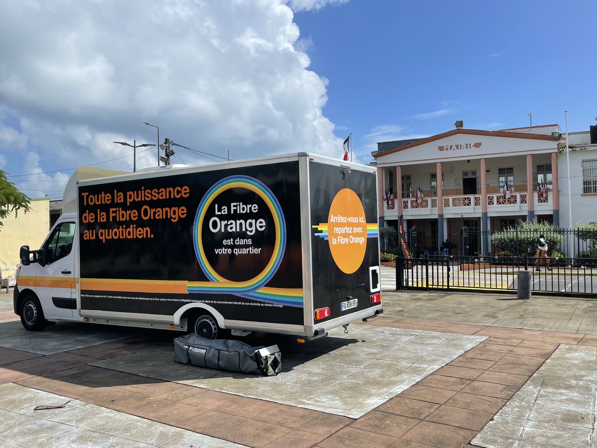 fabiennedulac's tweet photo. .@VillePetitBourg devient la première ville entièrement fibrée de #Guadeloupe. Grâce à @Orange_Caraibe, les habitants et les entreprises vont bénéficier de toute la puissance et des usages du Très Haut Débit #fibre #engagementstenus @ThierryKergall @Orange_France https://t.co/wlJez4N7nI