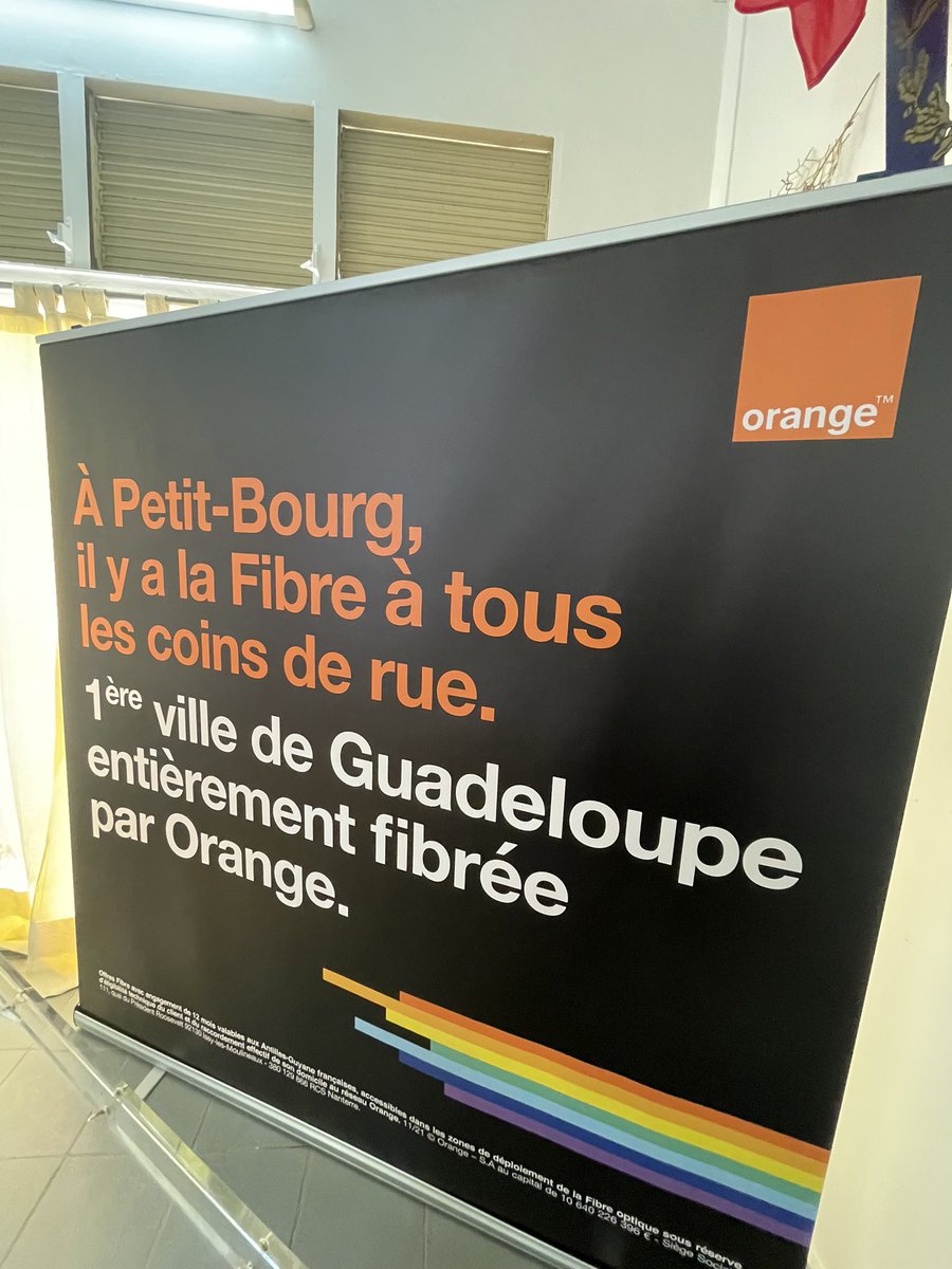 fabiennedulac's tweet photo. .@VillePetitBourg devient la première ville entièrement fibrée de #Guadeloupe. Grâce à @Orange_Caraibe, les habitants et les entreprises vont bénéficier de toute la puissance et des usages du Très Haut Débit #fibre #engagementstenus @ThierryKergall @Orange_France https://t.co/wlJez4N7nI