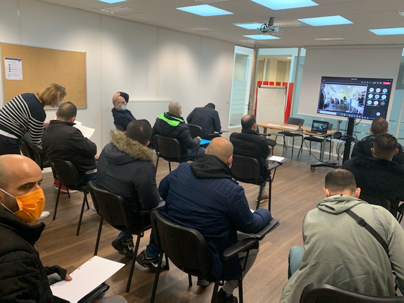 CelineToumi's tweet photo. 11 demandeurs d'emploi repartent ce jour avec un positionnement en formation #transport ou #logistique 
#ReussirSansAttendre #TousMobilises pour les bénéficiaires du #RSA au @poleemploi_HDF de #LilleRépublique
@MSavary_PE
@DebreyneF
@SeverineDelong https://t.co/sf27Tl0416