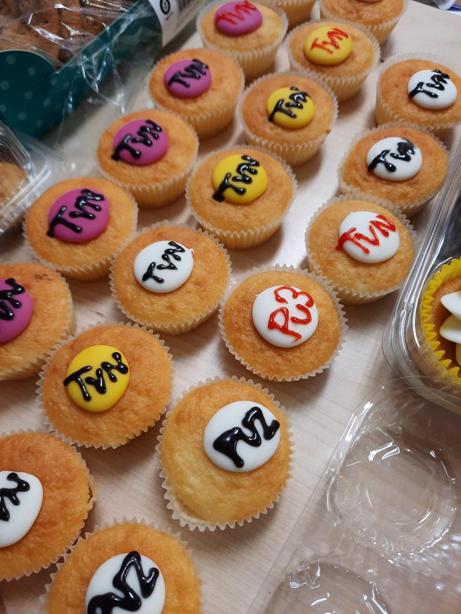 CMFT_IPCTV's tweet photo. Adult Critical care taking up the challenge. Cakes/ Pressure hero's and game playing all to improve staff knowledge on protect patients skin #stoppressureulceration #loveskin #reducingpatientharm https://t.co/kHcnTlv0ky
