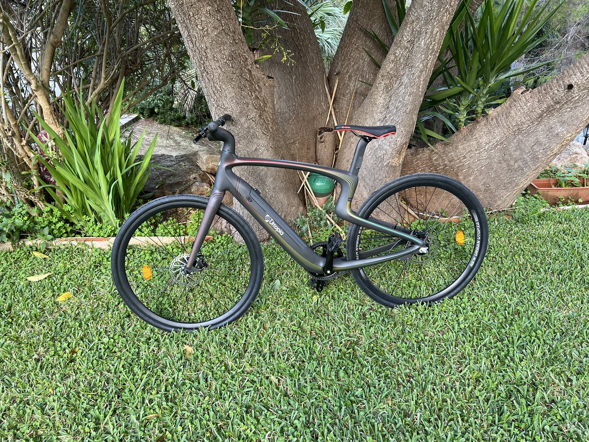 TechTabletscom's tweet photo. My next ebike for review arrived and it’s one slick looking carbon ebike 🤩
Torque sensor, 250W motor with clutch. 10Ah battery and only 13 kilos. Can’t wait to clock up some kms testing this out.
#urtopiaebike #newurtopia @newurtopia_us https://t.co/gnLrHd2A79