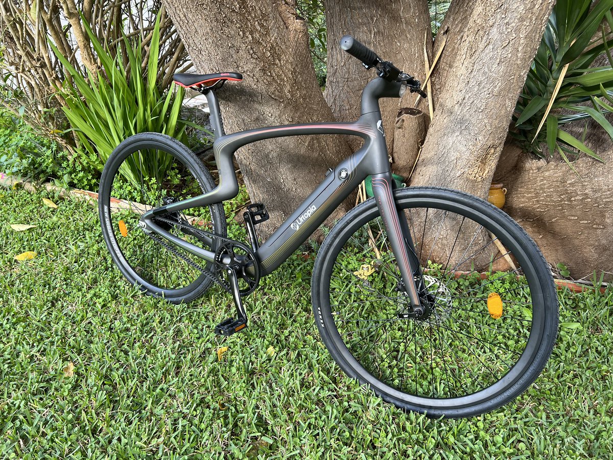 TechTabletscom's tweet photo. My next ebike for review arrived and it’s one slick looking carbon ebike 🤩
Torque sensor, 250W motor with clutch. 10Ah battery and only 13 kilos. Can’t wait to clock up some kms testing this out.
#urtopiaebike #newurtopia @newurtopia_us https://t.co/gnLrHd2A79