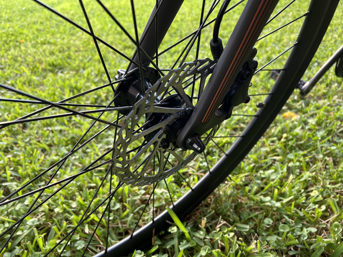 TechTabletscom's tweet photo. My next ebike for review arrived and it’s one slick looking carbon ebike 🤩
Torque sensor, 250W motor with clutch. 10Ah battery and only 13 kilos. Can’t wait to clock up some kms testing this out.
#urtopiaebike #newurtopia @newurtopia_us https://t.co/gnLrHd2A79