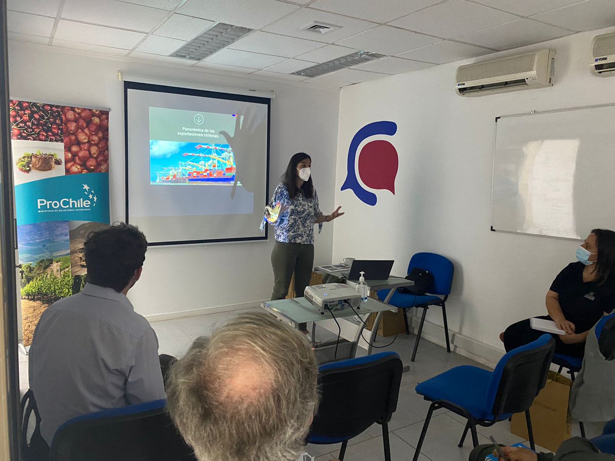 ProChile_Oh's tweet photo. Gran taller realizado entre @ProChile_Oh, @OhigginsAsech y el @CdnSanta sobre cómo exportar paso a paso y las #pymes de #Colchagua.
Es difícil exportar?
No, pero requiere compromiso, inversión, motivación y esfuerzo! 💪🌎✈️🇨🇱 https://t.co/WPBmXFe6pO