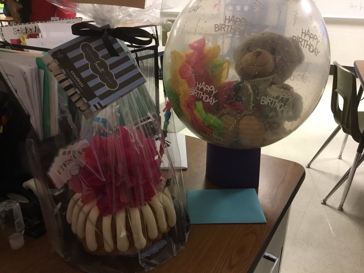 MsLLemon1's tweet photo. A little early birthday 🥳 love💕 from my AMS SPED team!!! @Austin_Broncos #IrvingISDiskind #AMSBroncosAreKind Thank you all! @oshomar1 @CoachT_AMS @stacienorman369 Jefferson, and Lankston. https://t.co/oWancvR3aK