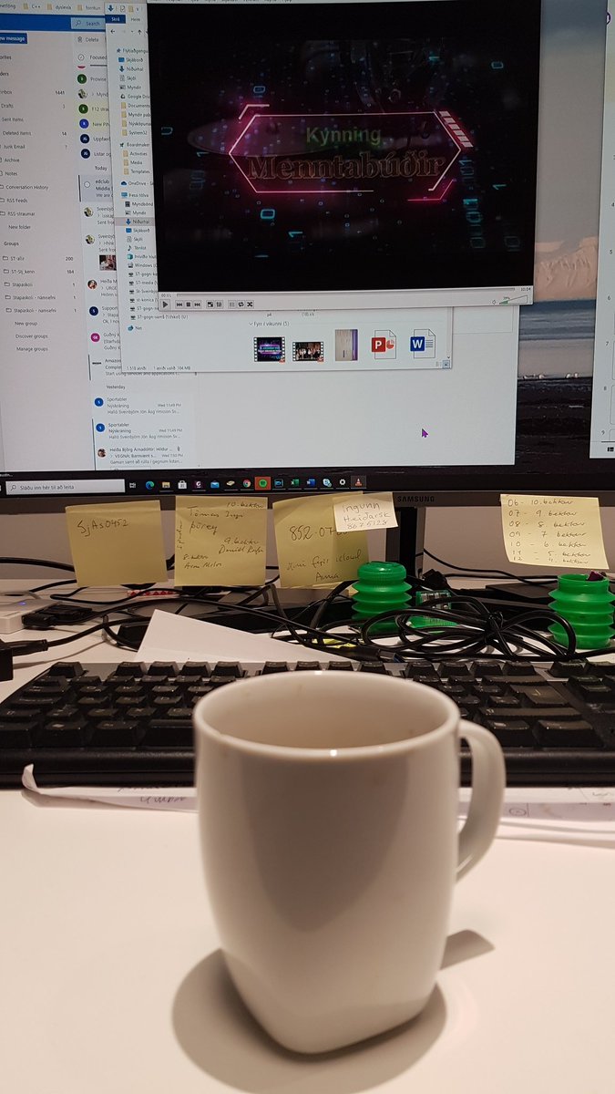 #12dagatwitter 
D3: þetta er víst nauðsynlegur hluti af deginum.@#stapaskoli
@menntaspjall