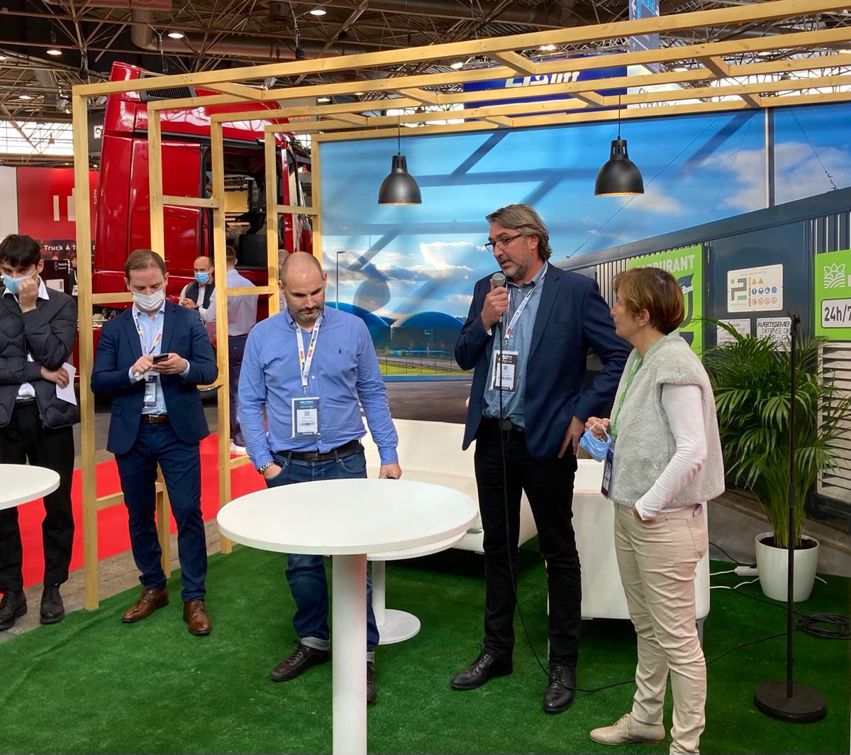 Remise des prix de l'appel à projets de liquéfaction de #biogaz issu du réseau exploité par #GRDF, dans le cadre de <a href="/SOLUTRANS/">SOLUTRANS | Transport routier et urbain</a>.
🏆 Félicitations aux lauréats <a href="/gaz_up/">Gaz Up</a> et <a href="/EDGEenergy/">EDGE Energy</a> qui produiront avec GRDF du #BioGNL.
#Mobilité #Transport #Energie #TransitionEcologique #Solutrans