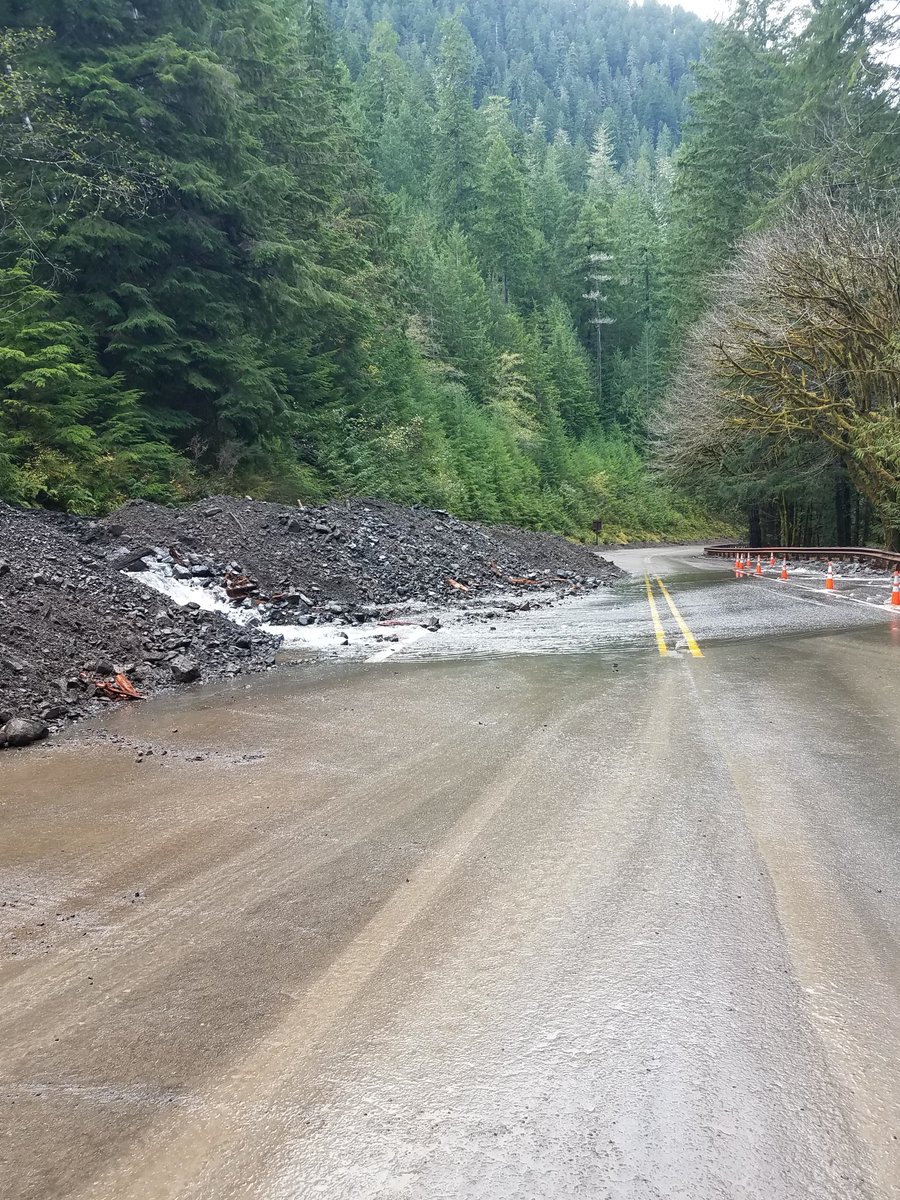 wsdot_tacoma's tweet photo. Today in #Clallam County! US101 at Lake Crescent closes at 9:00 so crews can continue to work on the cleanup and repairs there. US101 south of Forks is OPEN to one-way alternating travel. SR112 is closed at mileposts 15.8(Clallam Bay) and 32 (Jim Creek). Photo is 101 @ Crescent. https://t.co/eW3TgsZ9Tc