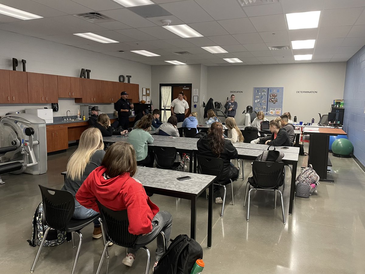 CarthageTech's tweet image. Carthage Fire is on hand this morning to talk to our First Responder students about their duties and the life of a First Responder. We are thankful they took time out of their schedule to visit with our students and the sacrifices they make to keep our community safe. #choosecte