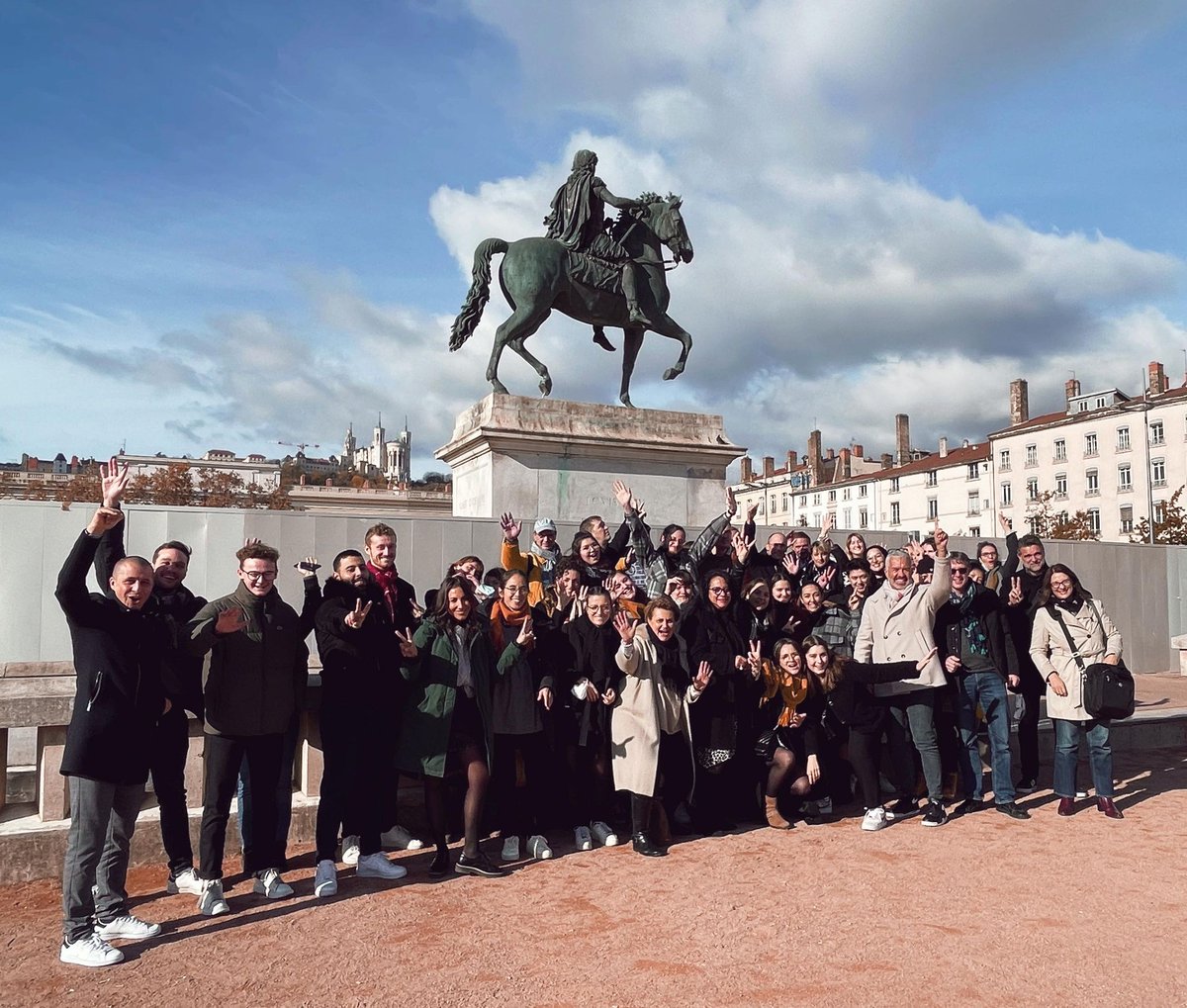 Aujourd'hui, l'équipe WorldSkills France s'est réunie pour fêter officiellement la fin des Phases 1 🥳
Un moment convivial pour remercier toutes les personnes qui contribuent à la réussite des compétitions WorldSkills 👏 
👉 Prochaine étape du 13 au 15 janvier 2022 à Eurexpo Lyon