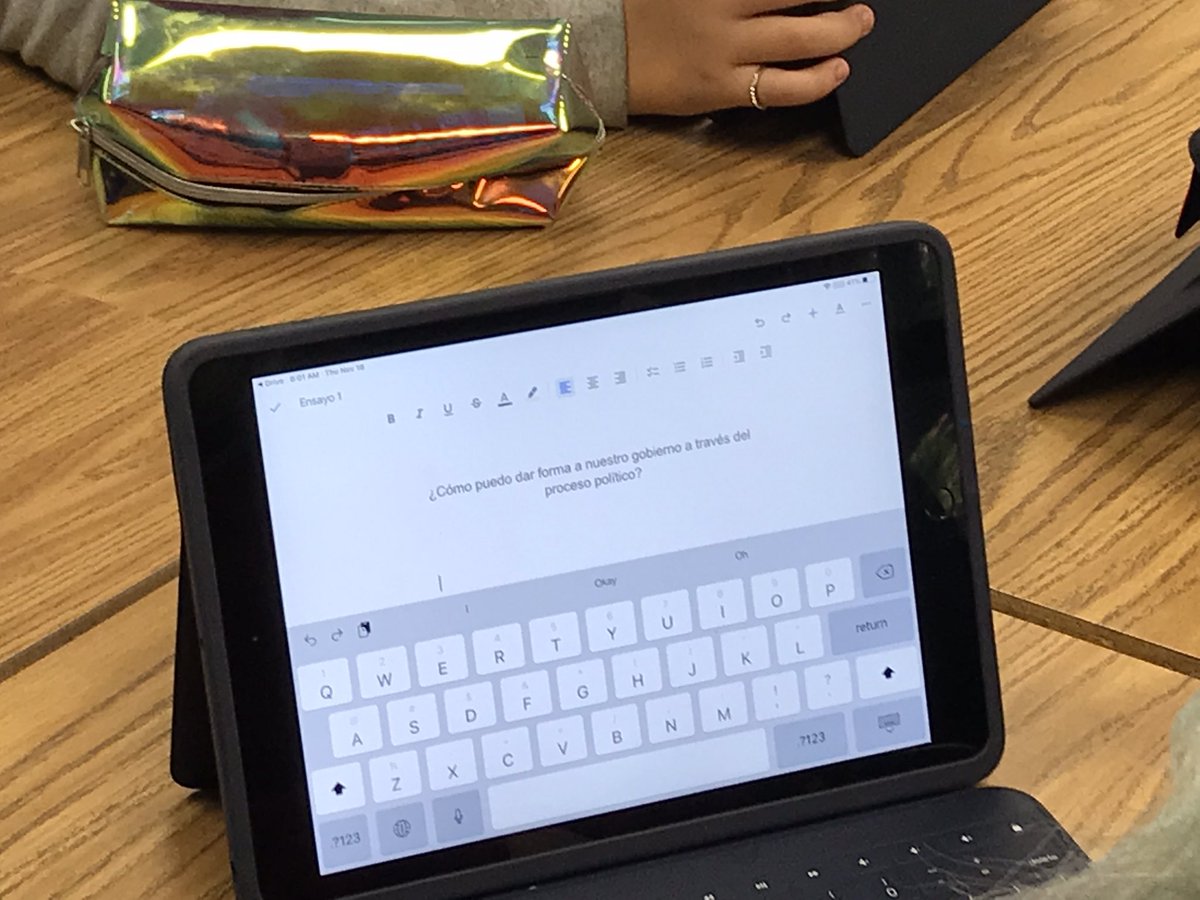 <a href="/APSGunston/">APSGunston</a> Students in Mr. Rios Social Studies immersion class brainstorm about thesis to write an essay “Que tipo de ciudadano necesita una democracia?” What type of citizen does a democracy need? <a href="/JDanielRios13/">Daniel Rios</a> <a href="/GuMS_Principal/">Lori A. Wiggins</a> <a href="/SenorBurnett/">SeñorBurnett</a>