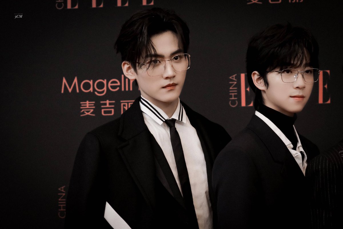 keyuanarchive's tweet photo. [211118] Just like a movie star📸

Cr. 3CM

《#yzl #keyuan #โจวจาง #元周率 #zhouzhang》

#ZhouKeYu #周柯宇 
#ZhangJiayuan #张嘉元 https://t.co/4xj804dBle