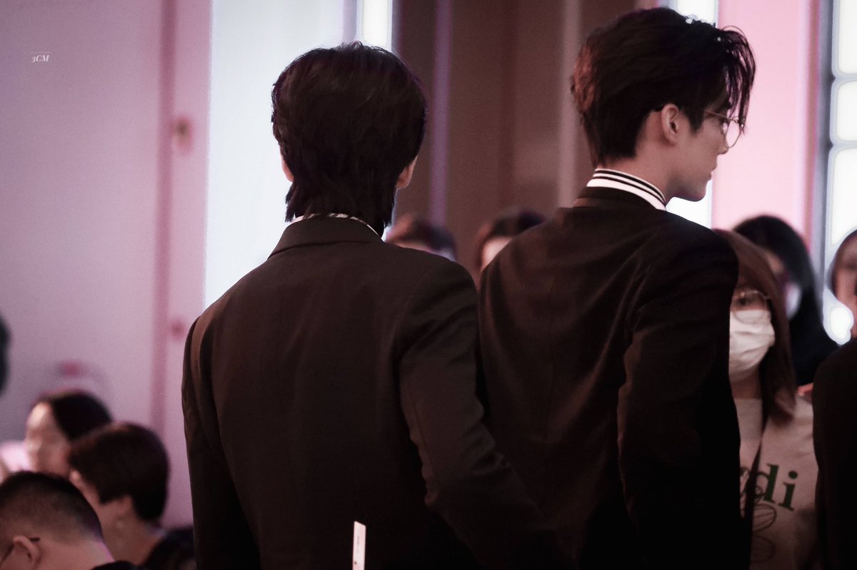 keyuanarchive's tweet photo. [211118] Just like a movie star📸

Cr. 3CM

《#yzl #keyuan #โจวจาง #元周率 #zhouzhang》

#ZhouKeYu #周柯宇 
#ZhangJiayuan #张嘉元 https://t.co/4xj804dBle