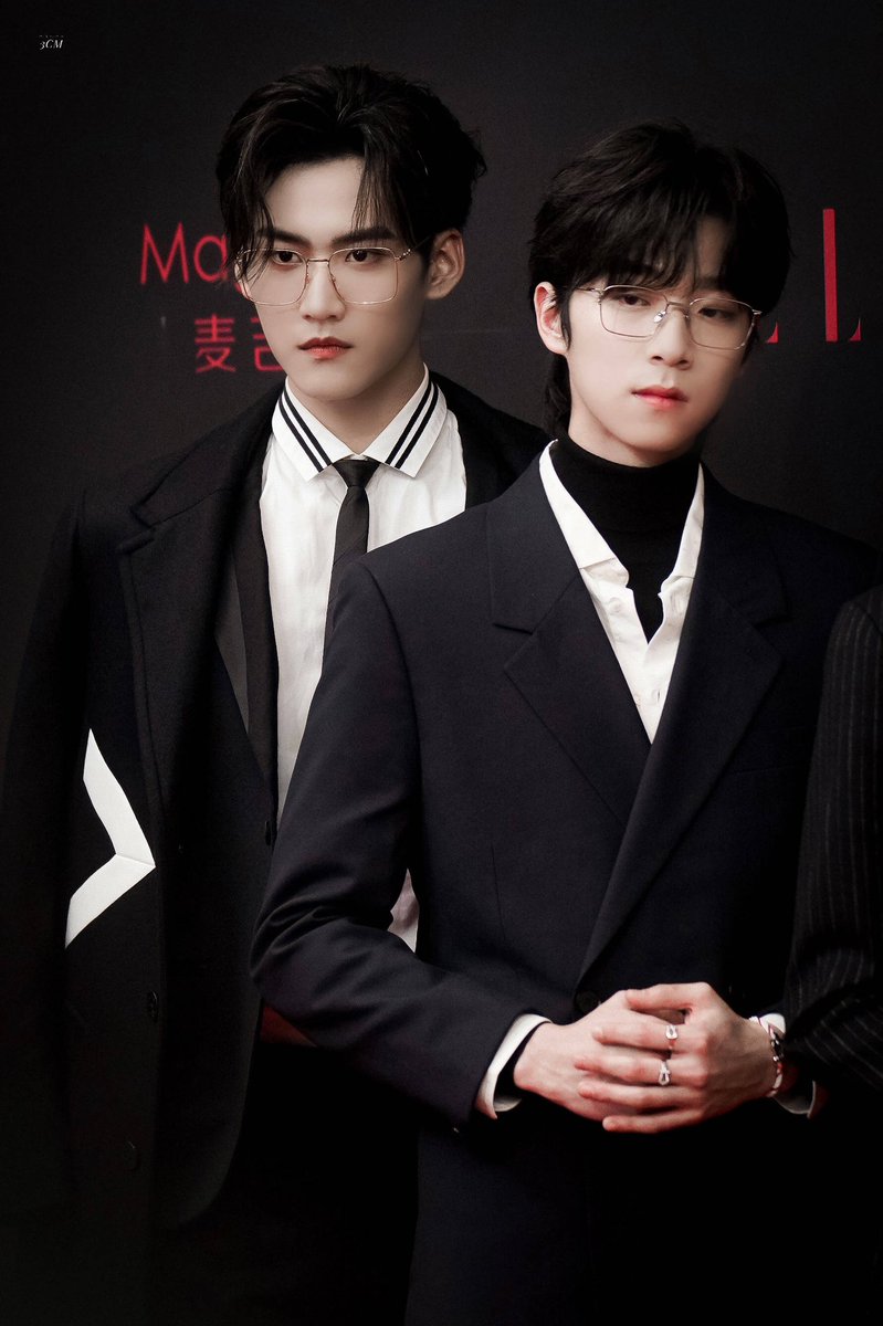 keyuanarchive's tweet photo. [211118] Just like a movie star📸

Cr. 3CM

《#yzl #keyuan #โจวจาง #元周率 #zhouzhang》

#ZhouKeYu #周柯宇 
#ZhangJiayuan #张嘉元 https://t.co/4xj804dBle