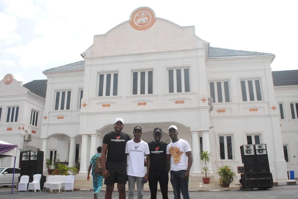 vacationeerHQ's tweet photo. 📍Ooni's place, ile ife osun state Nigeria.
.
.
.
#vacationeer #travelling #adventure #bellanaijaweddings #love #history #tourism #ileife #osun #visitosun #visitnigeria #nigeriatourism #travelnigeria #historicalnigeria #yorubahistory #nigeria #neverstopexplore #Heritage https://t.co/tp7sULMiue