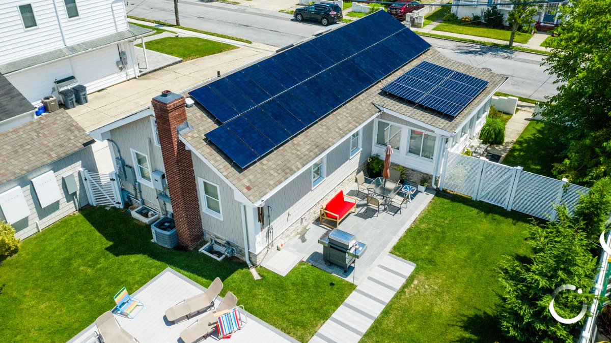 EmPowerSolar's tweet image. #PowerMoveThursday⚡️
Location: Atlantic Beach
System size: 7.43 kW / 33 Panels / 225W Panels / 1 #TeslaPowerwall
Annual Electric Savings: $1,870
Check back next week to learn how much your neighbors are saving with solar! #SolarEnergy #SolarPanels #SolarSavings #LongIsland #NYC