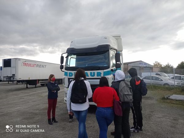 JGallieni's tweet photo. Suite de la #SemaineEcoleEntreprise
Les élèves de 2nde Gestion Administration Transport Logistique du lycée @JGallieni @actoulouse en visite dans les entreprises de transport #SETV et #DUFAUR 🙏
@EE_ac_toulouse @AFT_TL https://t.co/awlTRo7atq