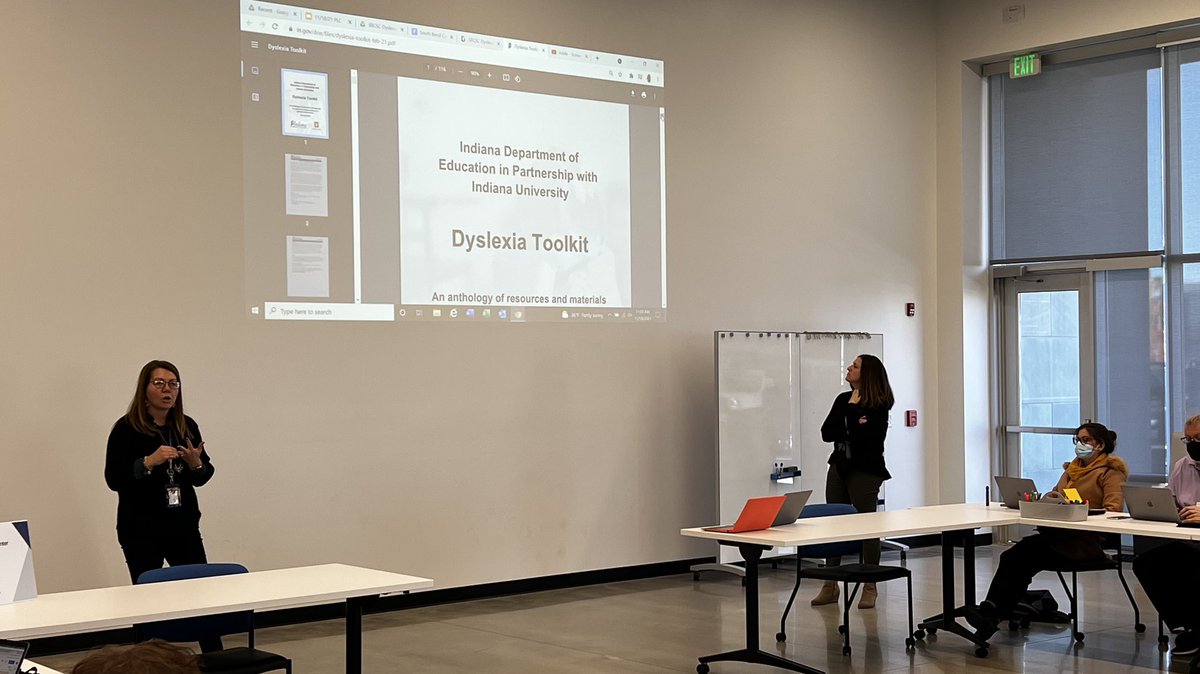 sbcscteamdsl's tweet photo. @SBCSCLitSpec - presenting Dyslexia Plan to Principals https://t.co/XHpMdRzsLq