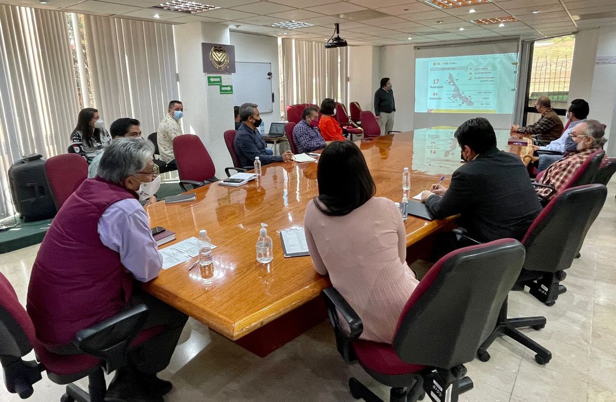 SoyGuillermoFS's tweet photo. Mi equipo de trabajo y un servidor nos reunimos con la titular de la #STPSyP, @DorhenyCayetano, con el fin de seguir sumando esfuerzos y acciones entre ambas dependencias, dentro del marco del Programa, #Proveer https://t.co/2MbuBRepux