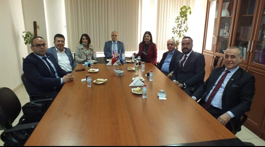 antakyayadeva's tweet photo. İl Başkanımız @sabitcoskun, Antakya ve  Kırıkhan ilçe Başkanlarımız,  İl, İlçe yönetim kurulu üyelerimiz ile birlikte, HATAY SMMM odası başkanlığına nezaket ziyaretinde bulunmuştur.

SMMM Başkanı Tahsin Kırık, Yön. Kur.Üy. Figen Yapar Biter,  Selahattin Hamurcu'ya teşekkür ederiz https://t.co/YVGxevErcm