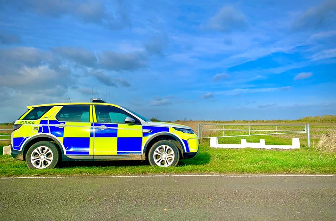 CambsCops's tweet photo. Our Rural Crime Action Team (RCAT) was pleased to see this #poacherblock protecting farmland from hare coursing.
The blocks allow tractors and farm vehicles through but no unauthorised vehicles.
If you see hare coursing call 999 ☎
More 👉 https://t.co/5tm9oR29s6
#OpGalileo https://t.co/XQwJgTBUPH