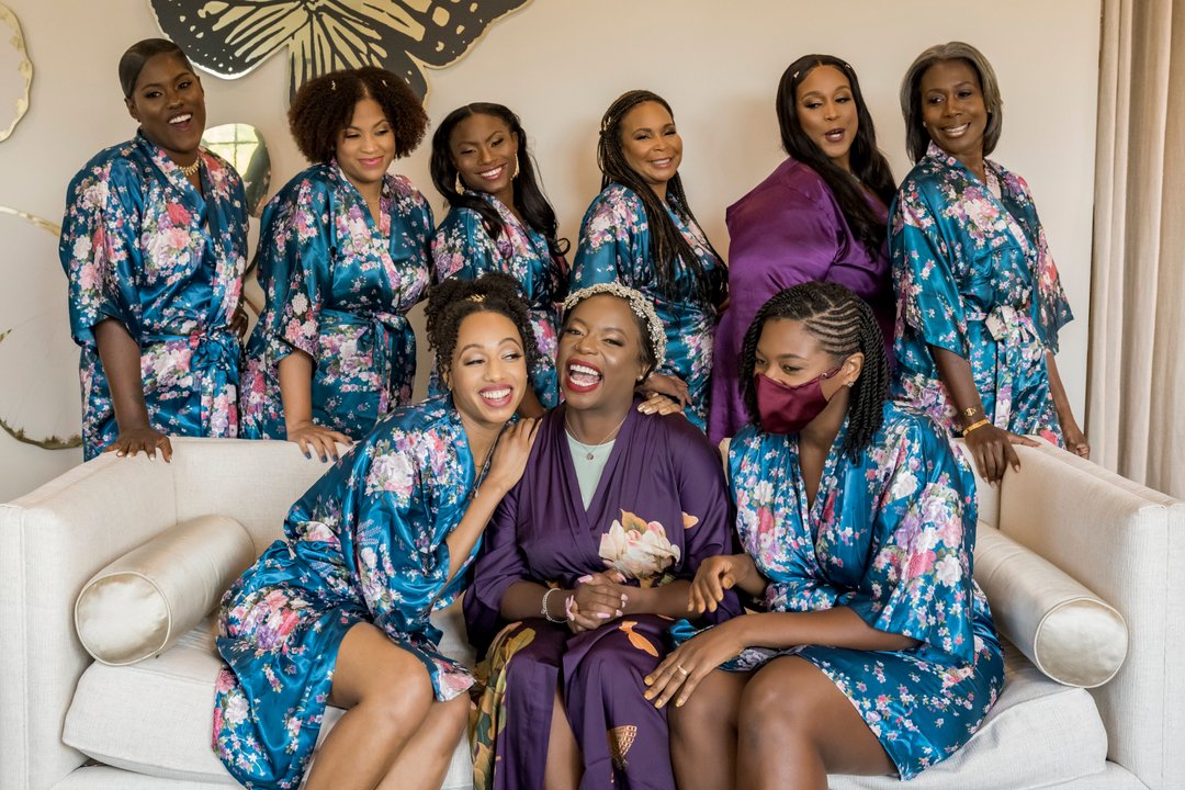 ageventsdesign's tweet photo. #TBT - These lovely ladies had a great time helping the bride Danielle prepare for her big day!
.
.
Planner: @andreagreenevents
Photographer: @underwoodphoto
Venue/Catering: @signaturesatbayside
Florals: @Styledde
Hair/Makeup: @modernlybeautiful
Donuts: @sandyponydonuts
Videograp https://t.co/u2gnMYGGNg